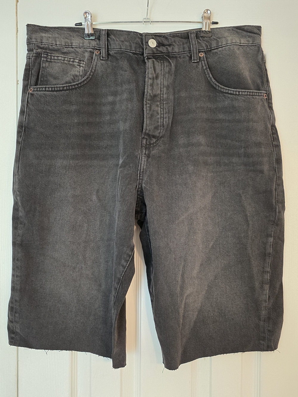 NWT We The Free Jam Session Relaxed Capri Black Denim Shorts 33 w/Raw hem